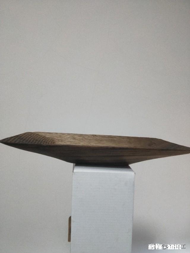 在当今机器生产盛行的情况下，手工业者们如何做才能让手工行业不会被取代