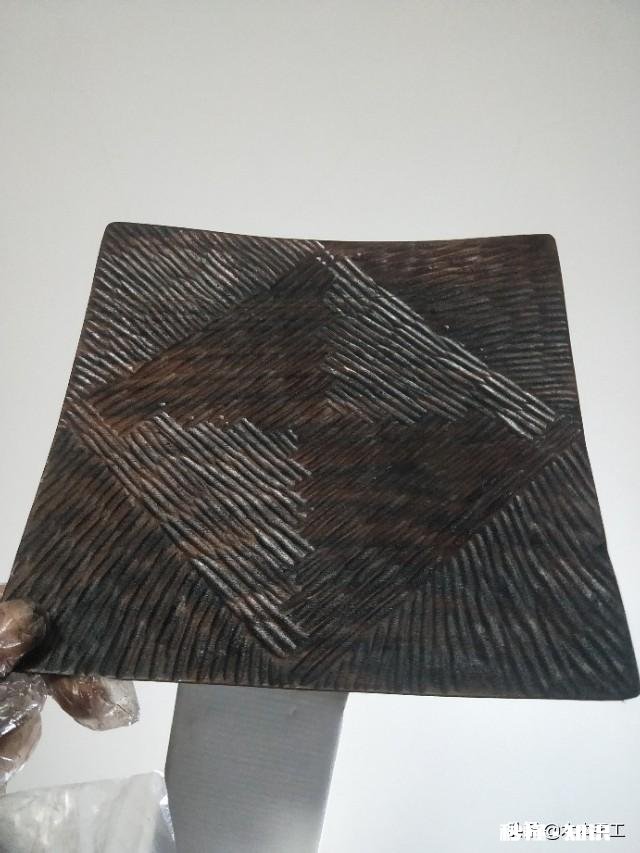 在当今机器生产盛行的情况下，手工业者们如何做才能让手工行业不会被取代