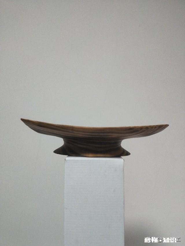 在当今机器生产盛行的情况下，手工业者们如何做才能让手工行业不会被取代