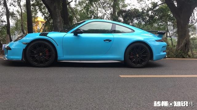 个人觉得并排停在一起的迈腾、速腾、宝来好像没什么区别,为啥