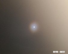 如何用手机拍摄出高清的月亮