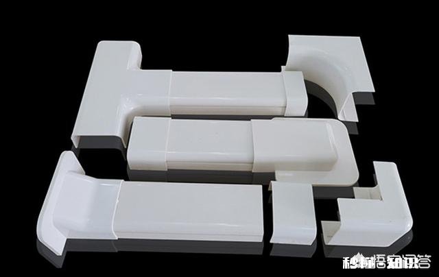 家里装暖气片，管道到底要不要用扣槽包起来