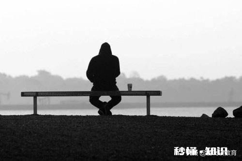 为什么有些人看他朋友圈很会写也很有深度但现实中对话却寡言少语