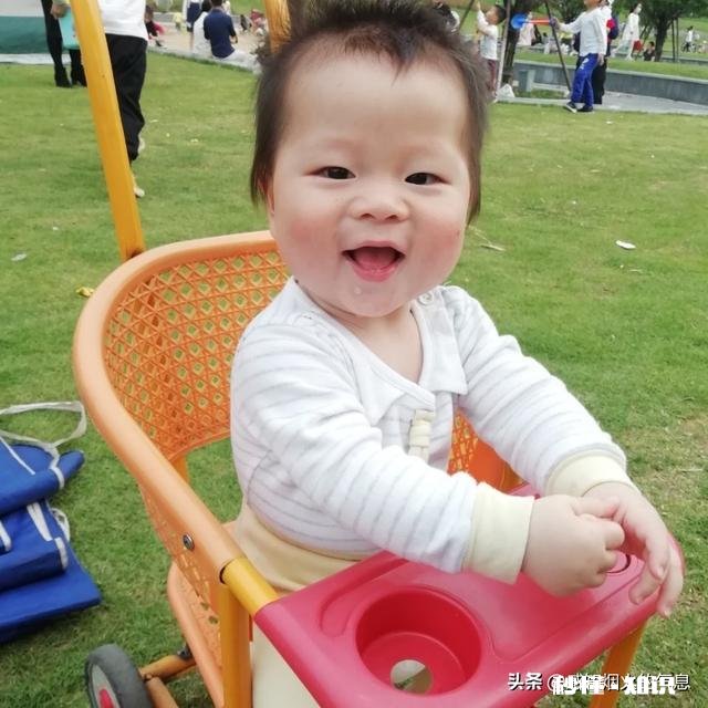 我女儿十个月了，不爱喝奶粉，总是要吃母乳，是不是考虑断奶呢