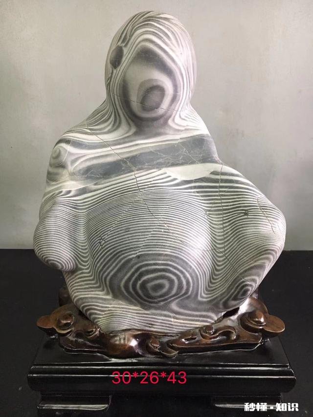 制作了一尊机器猫奇石底座，请大家看看感觉如何呢谢谢您的评论