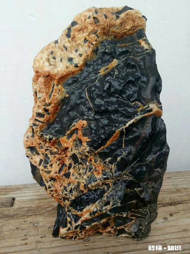 制作了一尊机器猫奇石底座，请大家看看感觉如何呢谢谢您的评论