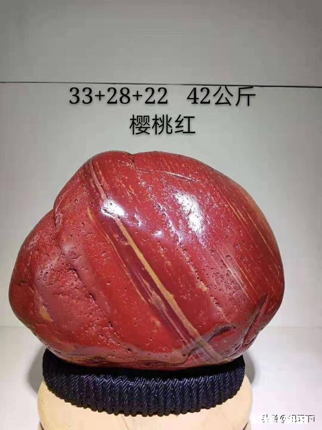 制作了一尊机器猫奇石底座，请大家看看感觉如何呢谢谢您的评论