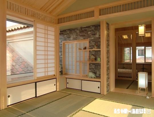 客厅想隔出个卧室，可是这样客厅就没窗户了，怎么设计好呢