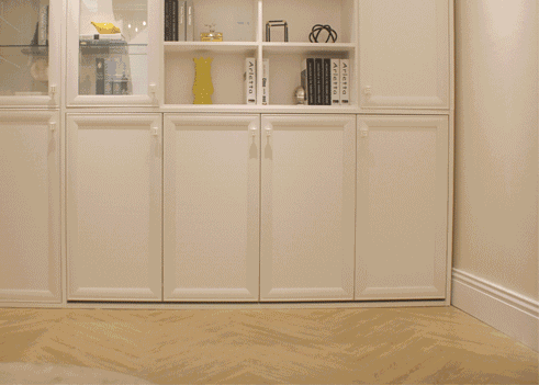 客厅想隔出个卧室，可是这样客厅就没窗户了，怎么设计好呢