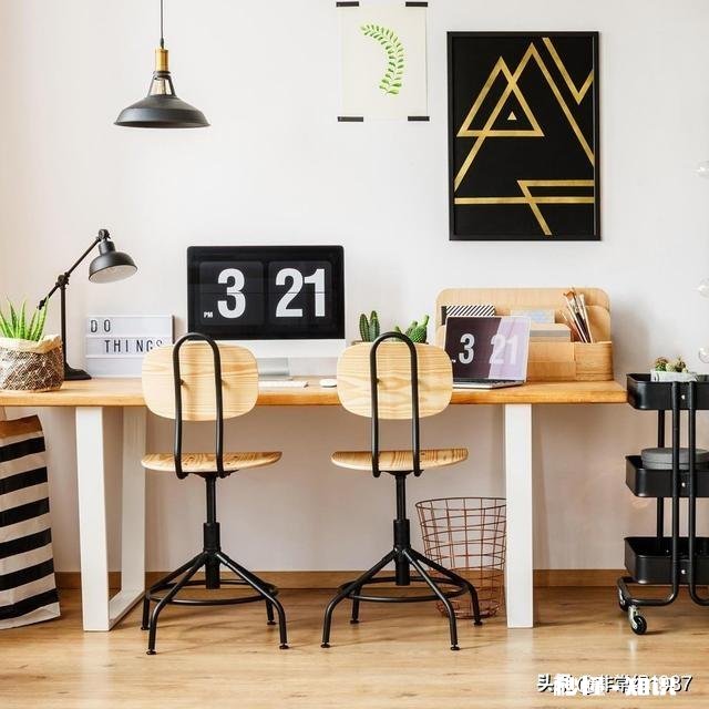 客厅想隔出个卧室，可是这样客厅就没窗户了，怎么设计好呢