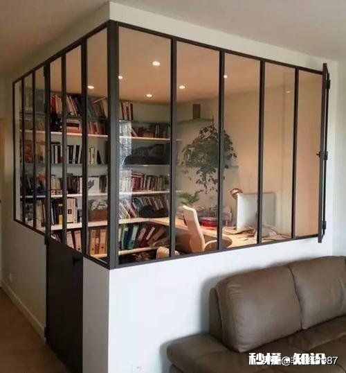 客厅想隔出个卧室，可是这样客厅就没窗户了，怎么设计好呢