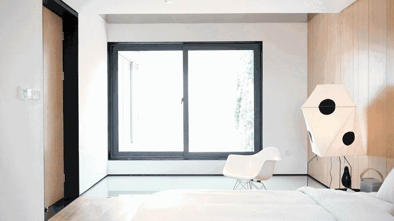 客厅想隔出个卧室，可是这样客厅就没窗户了，怎么设计好呢