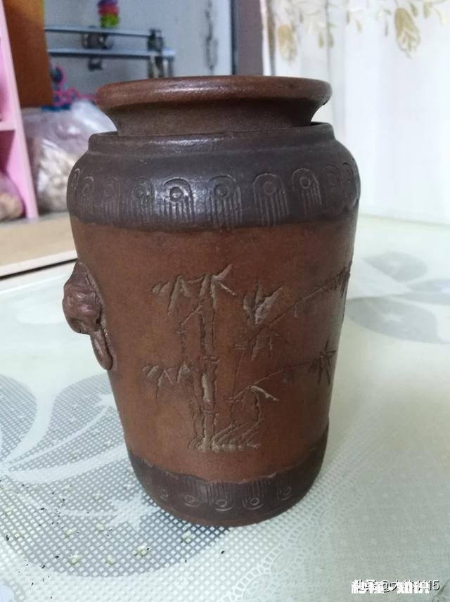 在农村吃饭酒桌上发现一老古董,请大家鉴赏,你知道它是什么时间干什么用的吗