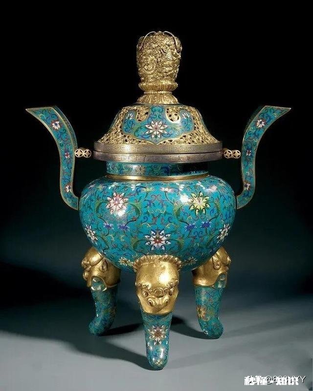 在农村吃饭酒桌上发现一老古董,请大家鉴赏,你知道它是什么时间干什么用的吗