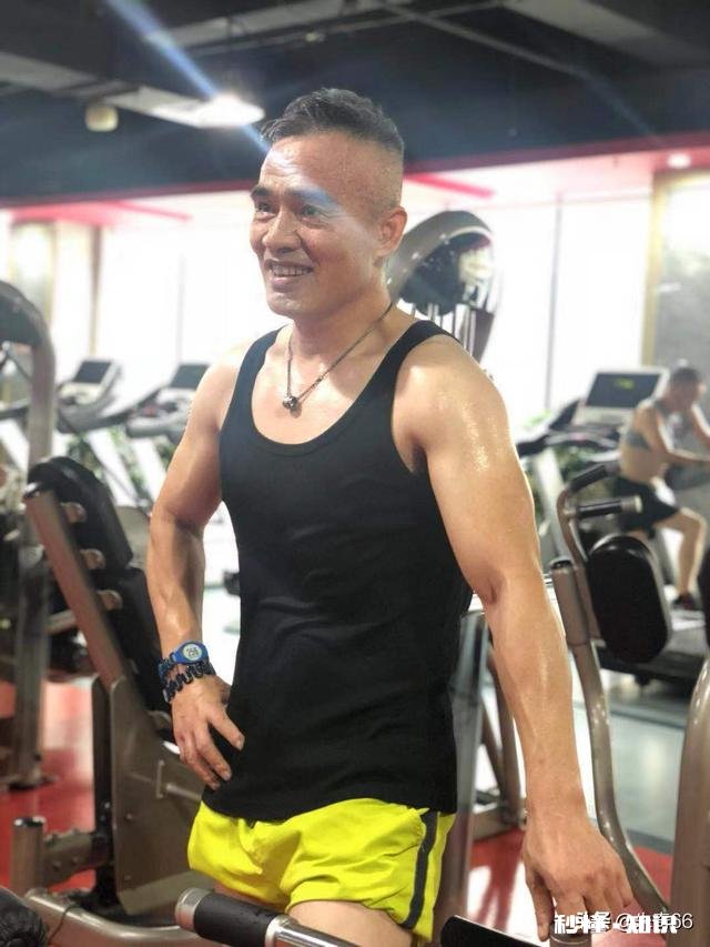 怎么评价那些健身房晃来晃去,每天来洗澡的老头