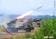 当打仗的时候我方成员要向前突击冲锋，后面的队友是怎样做到不伤害同伙打到敌人的呢