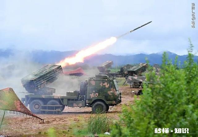 当打仗的时候我方成员要向前突击冲锋，后面的队友是怎样做到不伤害同伙打到敌人的呢