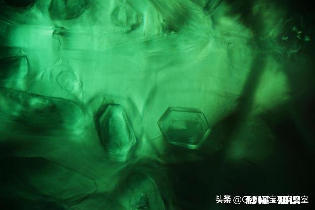 天然祖母绿与合成祖母绿区别在哪里如何辨别