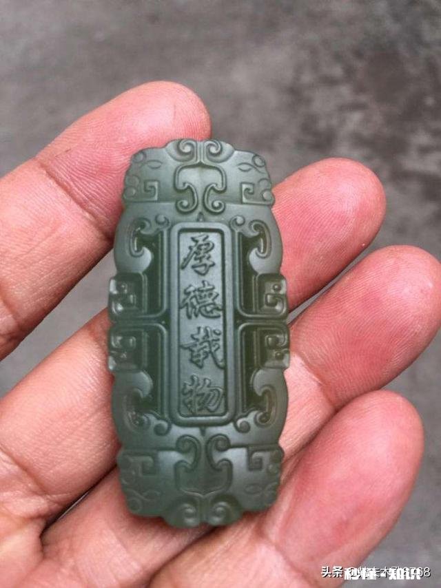 平面玉雕手工与精雕哪个更好