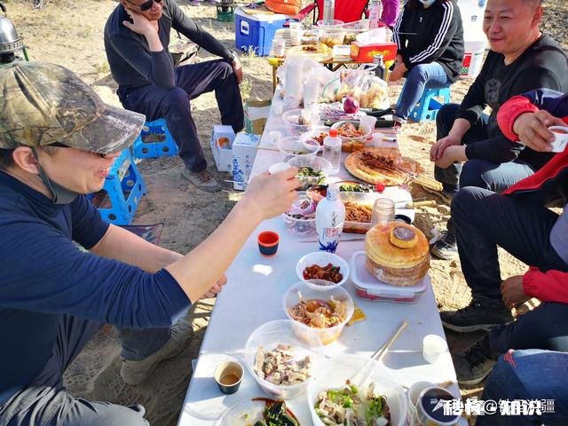 说说各位户外旅行都带着什么样的桌子和凳子或者椅子