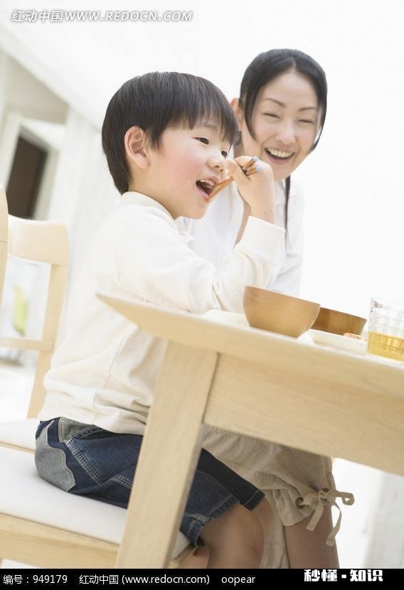 经常加班到很晚，你的家人是什么态度