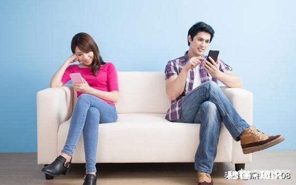 夫妻俩基本每天说三句话不到，你们怎么看这段婚姻