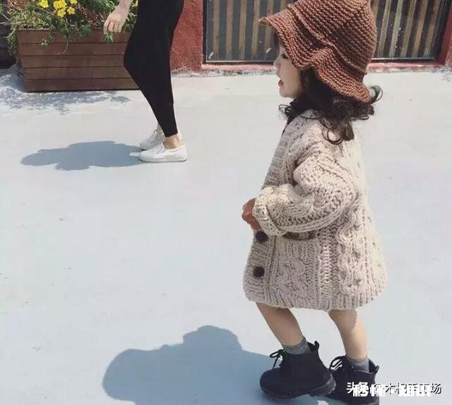 给小女孩打毛衣，用什么毛线比较好