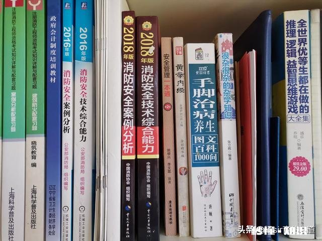 谁愿意分享你的书架书籍名称