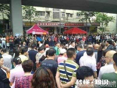 家里孩子高考在即，家长陪考还是随着同学集体了