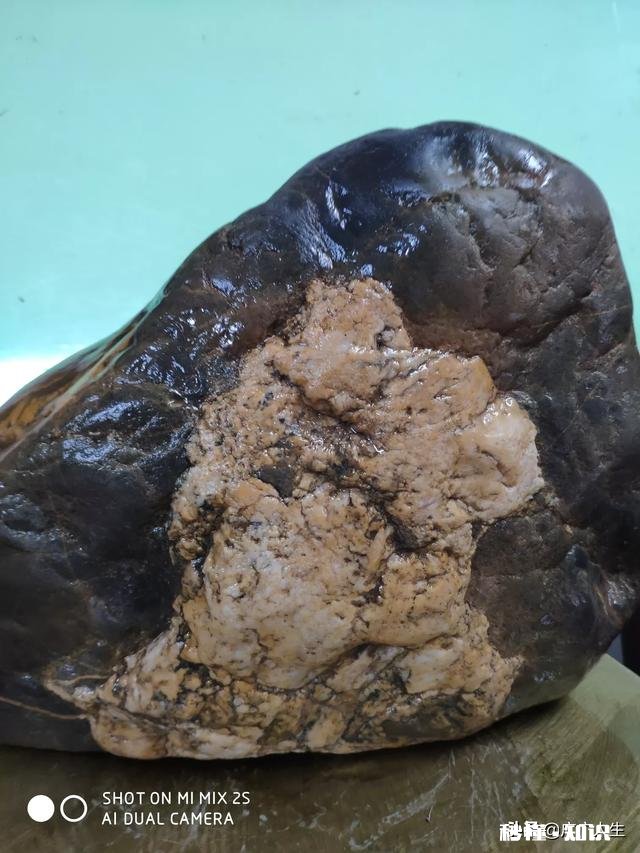 玩石就这么简单，只要自己喜欢，愉悦心情便好，您认为呢