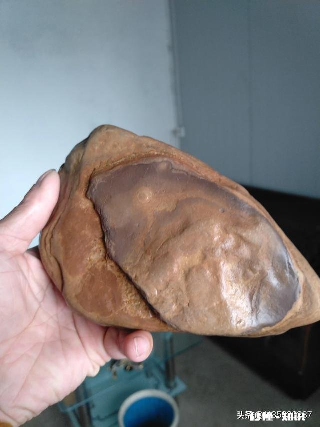 玩石就这么简单，只要自己喜欢，愉悦心情便好，您认为呢