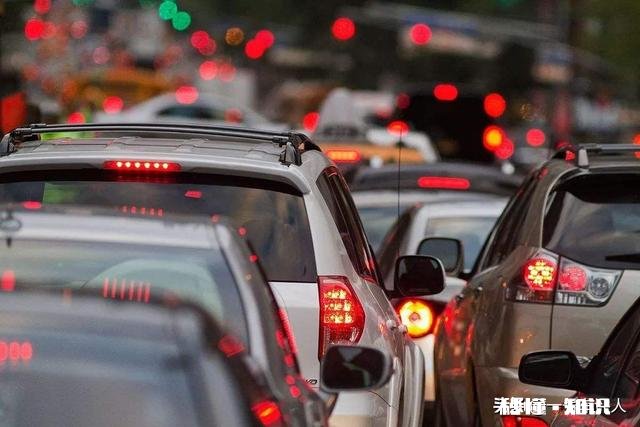 汽车司机开车拐弯不打转向灯是一个合格的司机吗