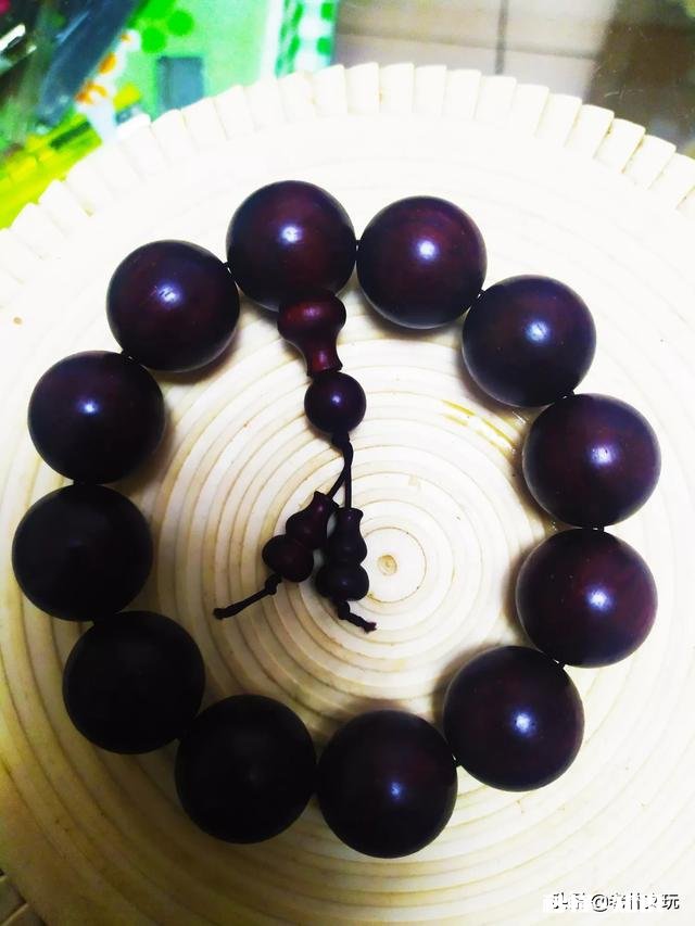 小叶紫檀的顶级材质，到底长什么样