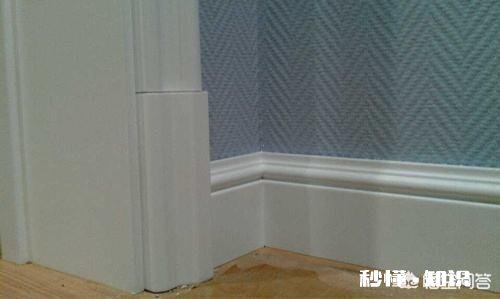 踢脚线颜色跟地板一致好还是跟门框颜色一致好