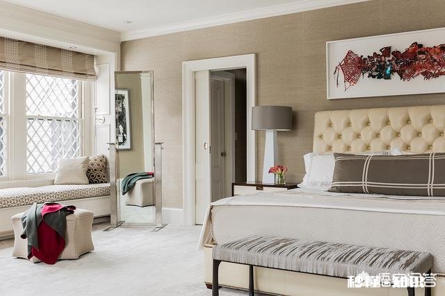 踢脚线颜色跟地板一致好还是跟门框颜色一致好