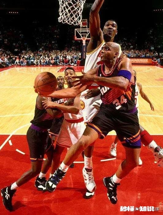 除了奥尼尔之外 NBA历史上，最擅长内线硬凿的顶级内线球员有哪些