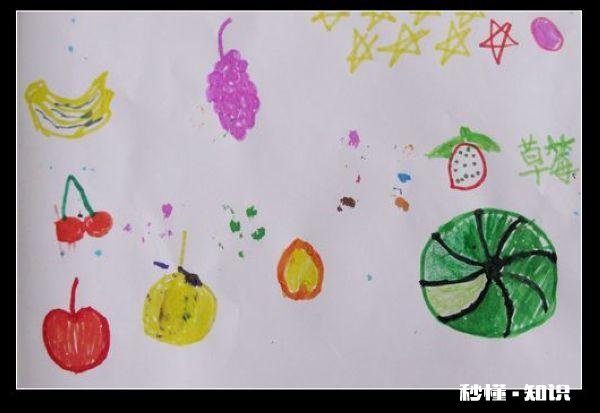 她 两三岁的幼儿爱在墙上涂鸦，是制止还是培养他的兴趣呢