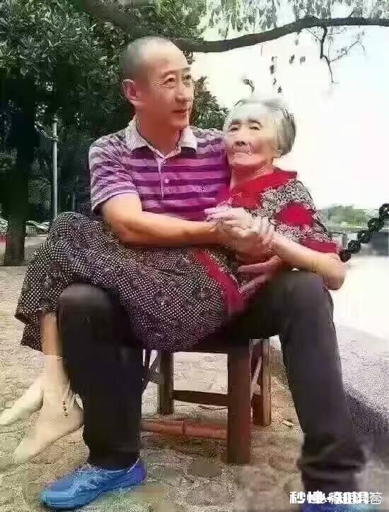 如果旅行期间可以免费住宿老人院，每天需要陪伴老人一个小时聊天活动，你愿意吗