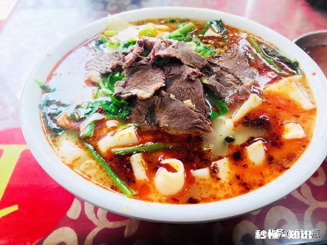 你认为最能体现你家乡特色的景物或者小吃是什么