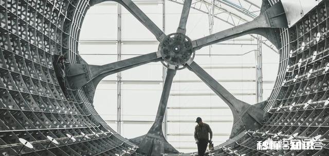 假如人类刚把火星改造成宜居星球，正好有外星人也来到了火星上，人类该怎么办