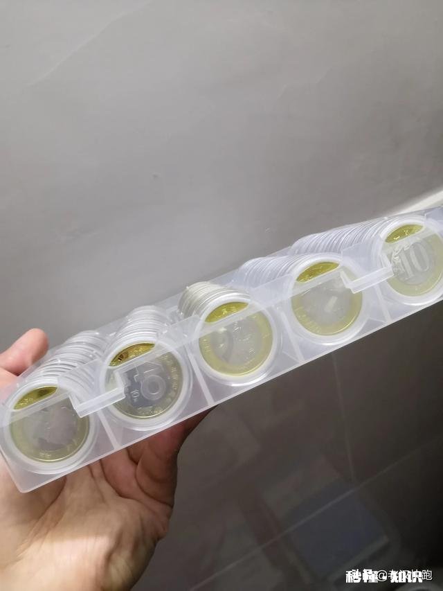 装纪念币的透明圆形小塑料盒哪里可以买到