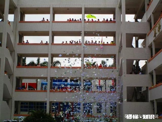 福建漳州一中14人考清华北大，你如何看待学校735万重奖高考老师及优秀教师