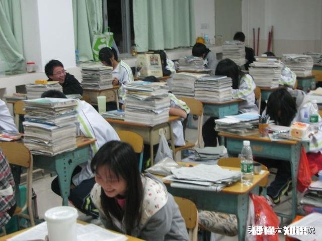 福建漳州一中14人考清华北大，你如何看待学校735万重奖高考老师及优秀教师