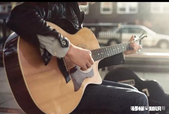 演奏乐器的时候有些人会摇头晃脑，有些人会抖腿，在你看来这是故意的还是属于情不自禁