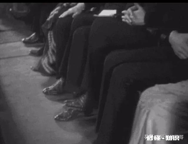 演奏乐器的时候有些人会摇头晃脑，有些人会抖腿，在你看来这是故意的还是属于情不自禁