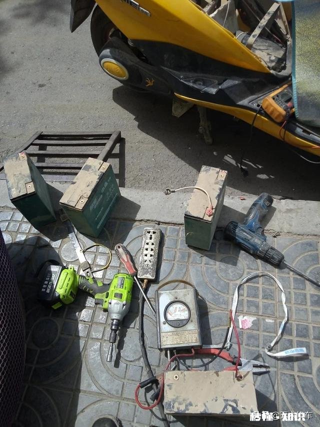 电动车充电器好的，电池也是好的，为何充不进电