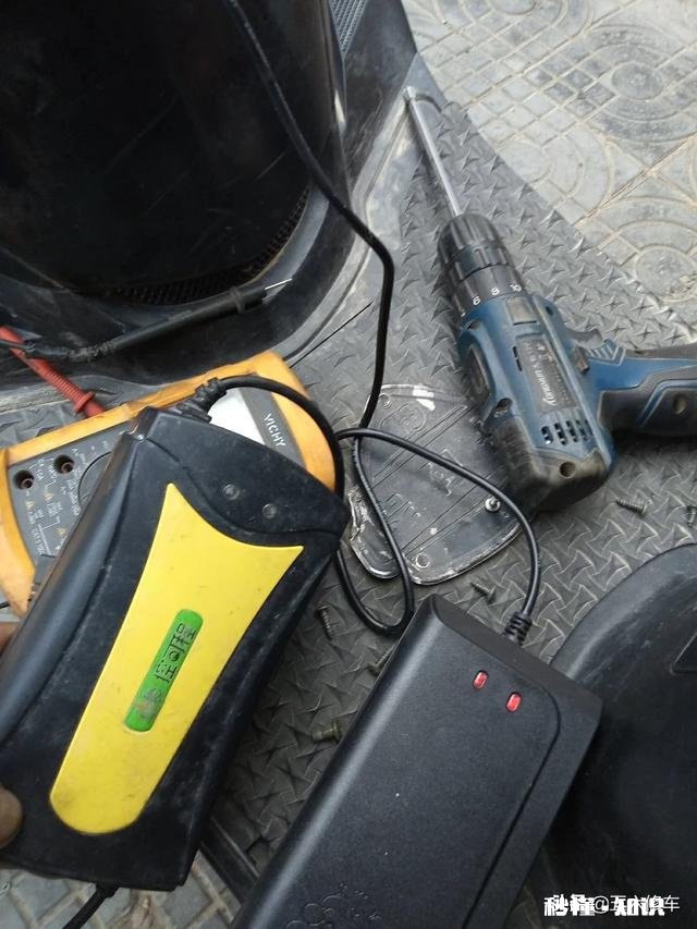 电动车充电器好的，电池也是好的，为何充不进电