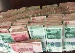 女孩打工六年攒了20万，被母亲拿去给弟弟买房，应该不应该