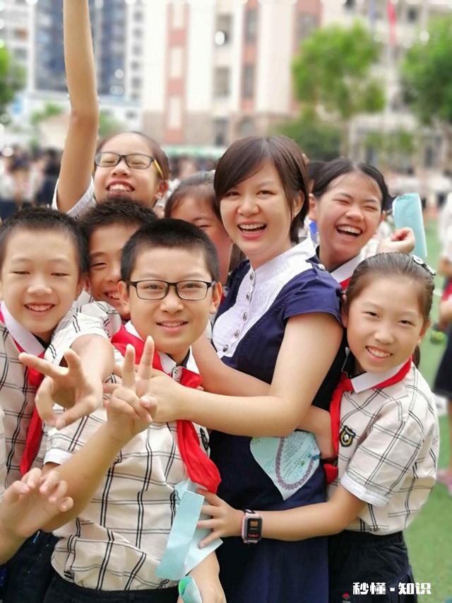 刚入职的老师，对学生要求严厉一点好，还是温和一点好