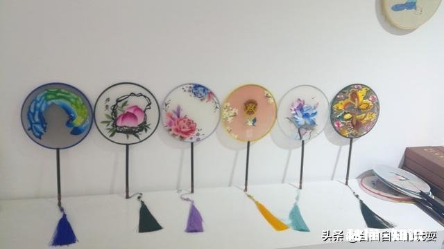 哪里可以定制手工刺绣的团扇，图案自己选的那种